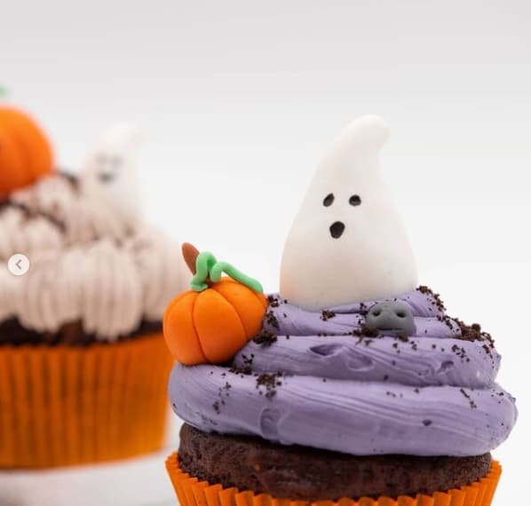 Cupcakes de halloween de fantasma con calabaza